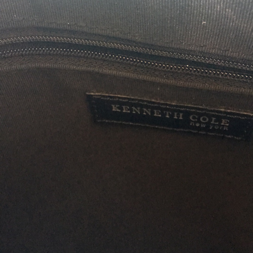 KENNET COLE Detailedbag🚭👍🏽 - Picture 3 of 7